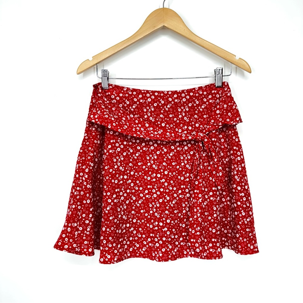 Showpo. Australian White Floral Red Mini Skirt With Front Tie Waist US Size 2